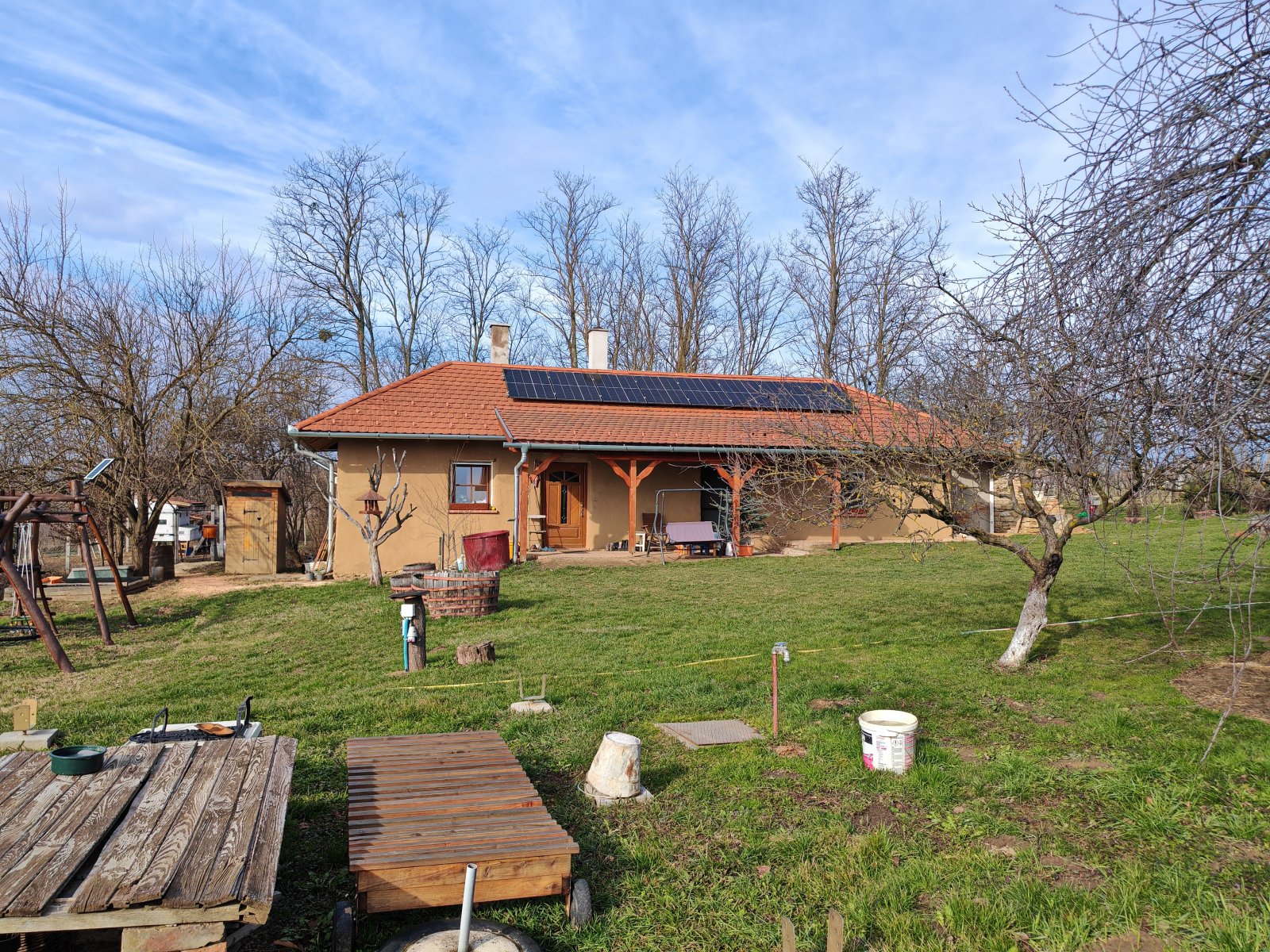 Szentgyörgyvár: (AAA) Hoogwaardige, ecologisch gerenoveerde woning van leemsteen op een groot, afgelegen perceel. 