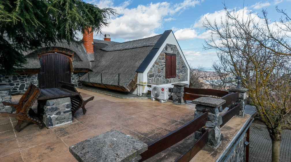 Cserszegtomaj: (AAA) Luxe woongebouw met ongeëvenaard panoramisch uitzicht op het Balatonmeer 