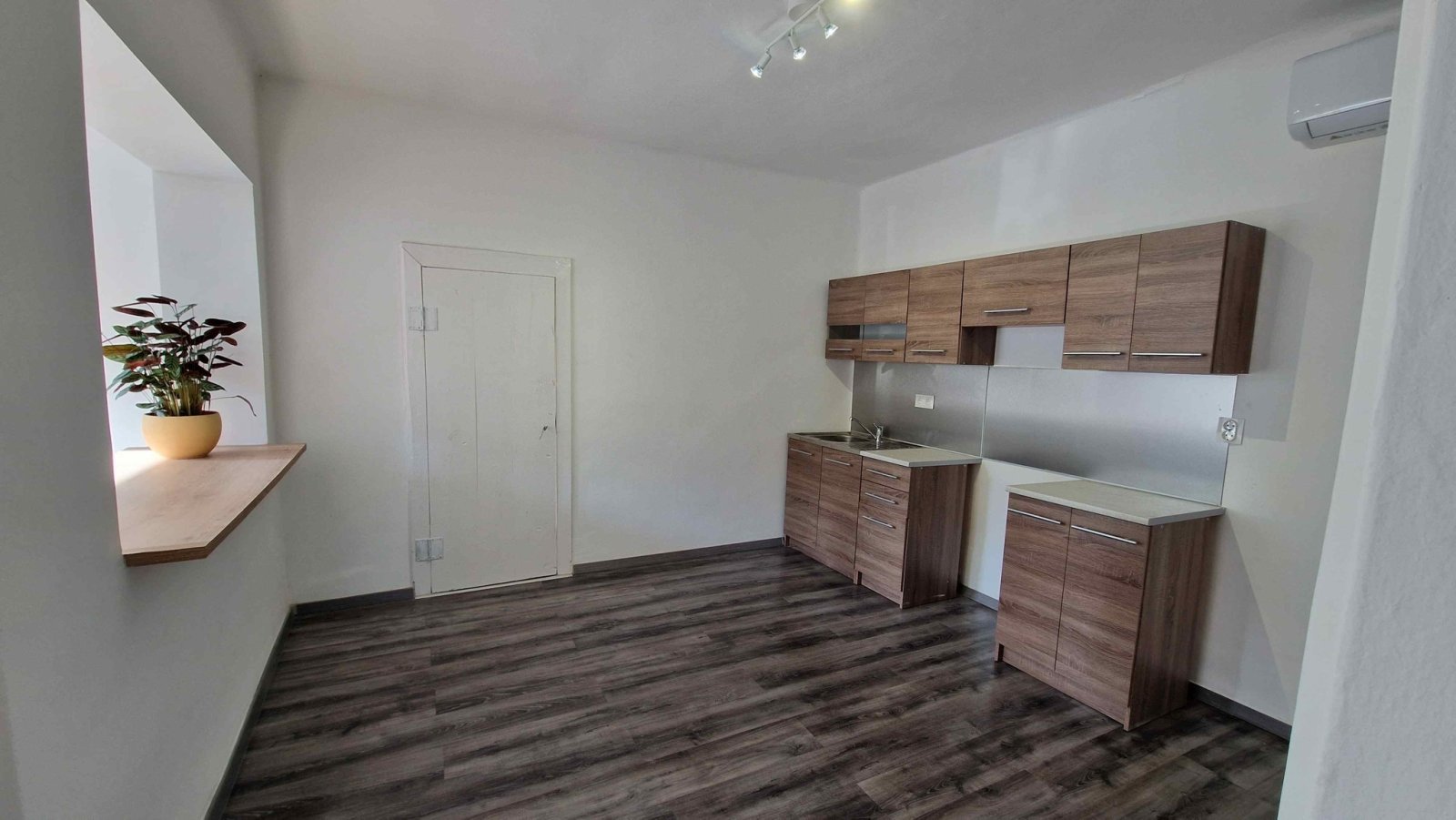 Instapklare gerenoveerde vrijstaande woning