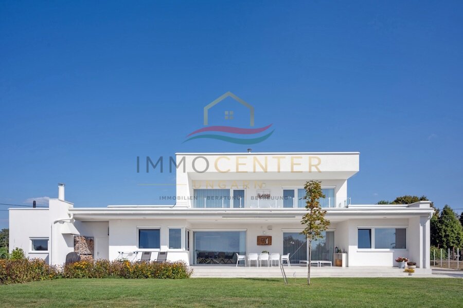 Exclusieve woning met een panoramisch uitzicht van 180 graden, dicht bij de stad en de thermale baden.