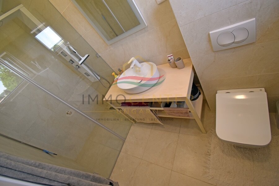 Exclusieve woning met een panoramisch uitzicht van 180 graden, dicht bij de stad en de thermale baden.