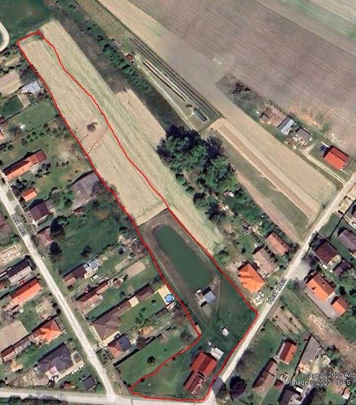 Dunasziget: (AAAB) 2 eengezinswoningen met groot perceel en zwemvijver 