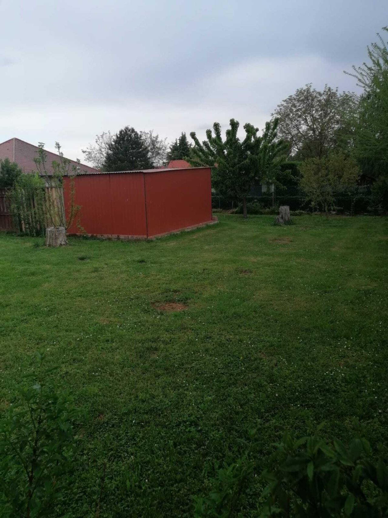 (A-B) Interessantes Baugrundstück in Seenähe &amp; bereits mit Pool, schön eingewachsen (FAR2124)
