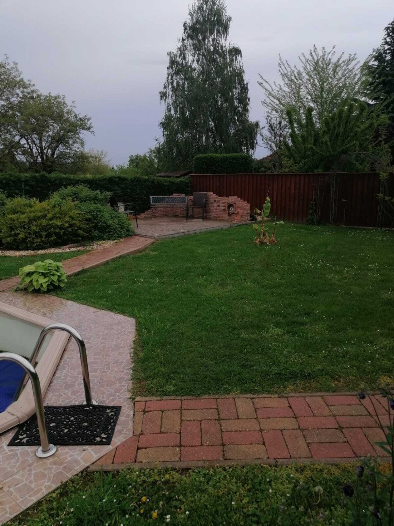 (A-B) Interessantes Baugrundstück in Seenähe &amp; bereits mit Pool, schön eingewachsen (FAR2124)