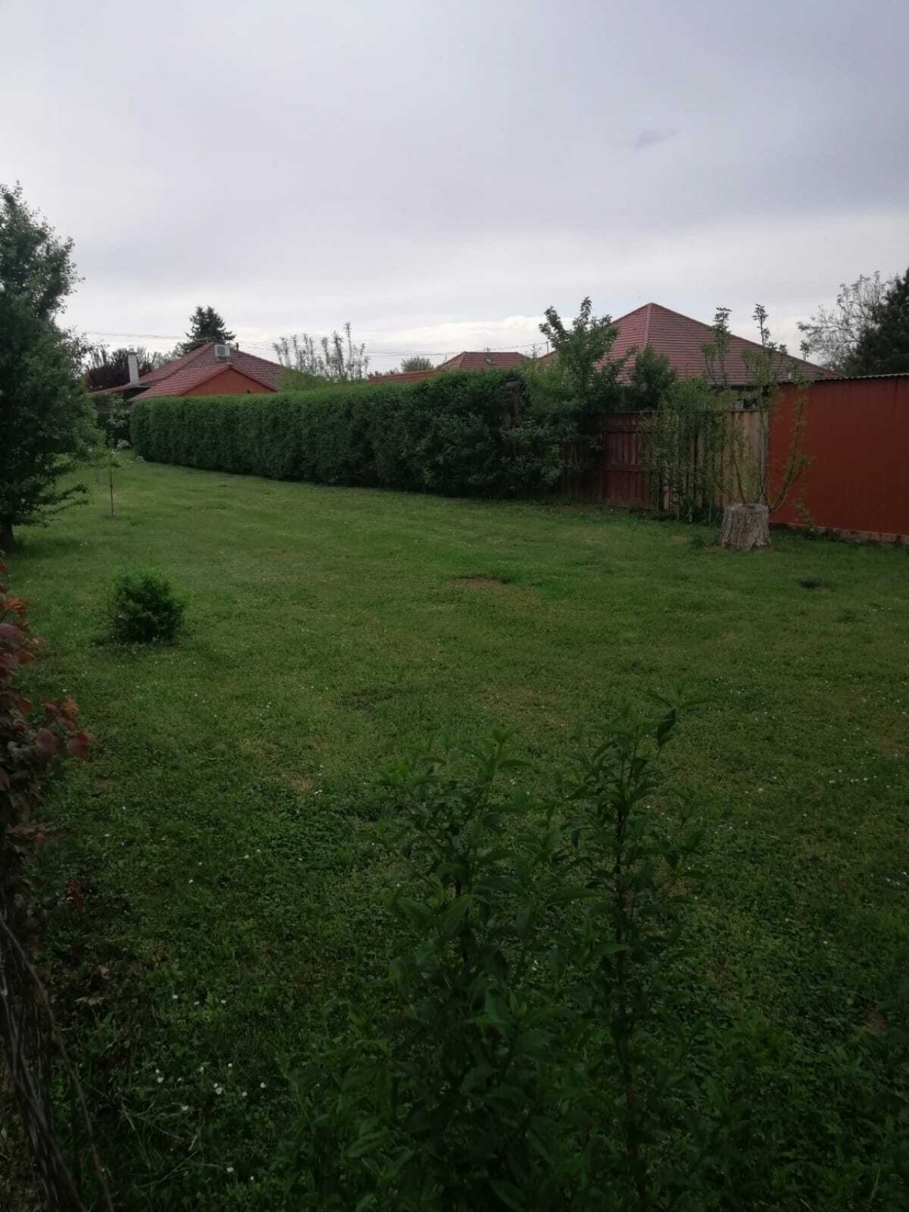 (A-B) Interessantes Baugrundstück in Seenähe &amp; bereits mit Pool, schön eingewachsen (FAR2124)