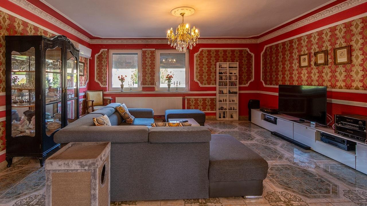 (AAA) Spektakuläre Villa für den individuellen Geschmack! (33610)