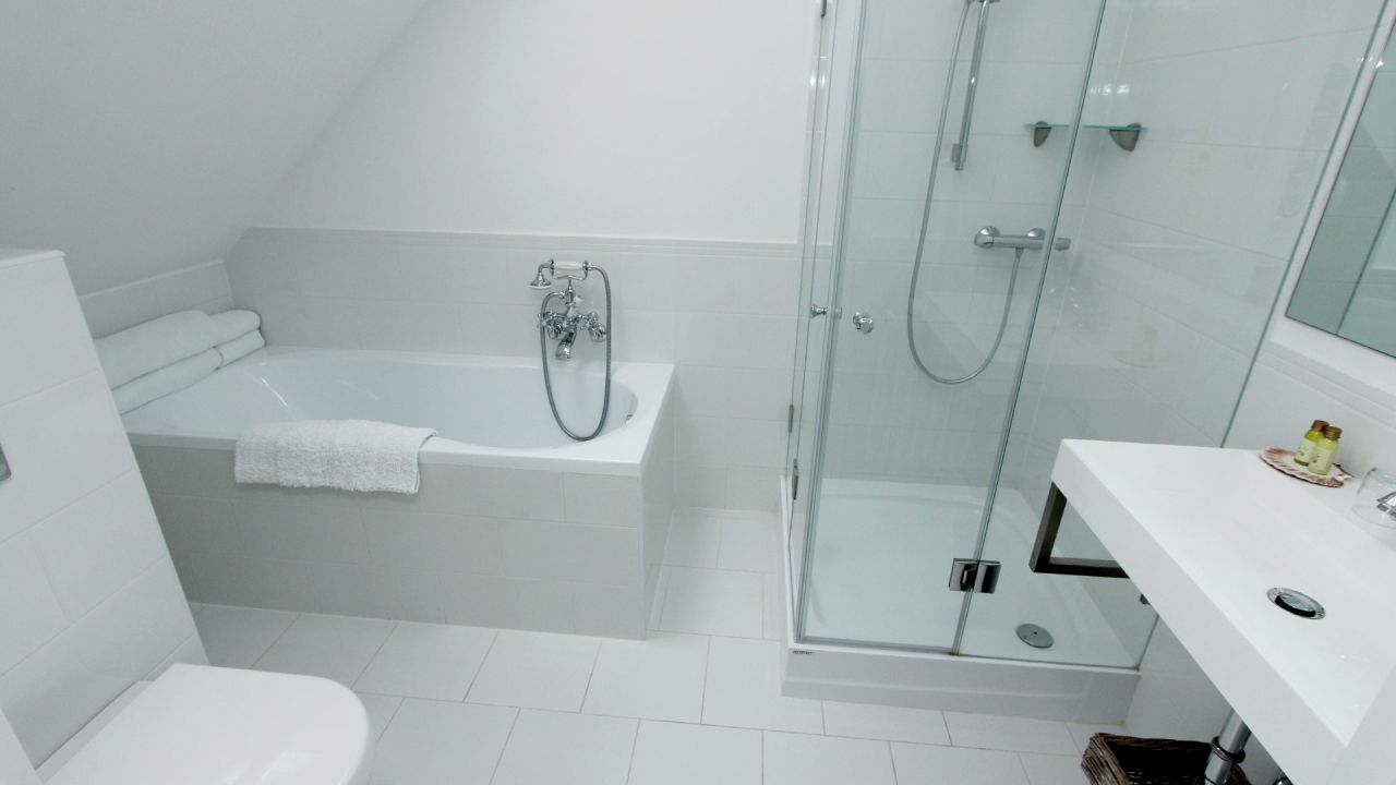 (AA) Außergewöhnlich: Exclusives Weingut &amp; First-Class Hotel oberhalb des Plattensees (4035)