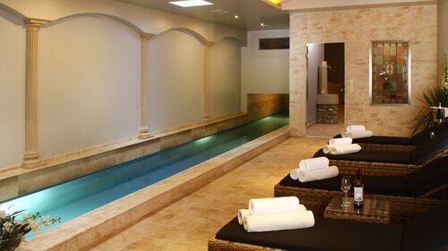 (AA) Außergewöhnlich: Exclusives Weingut &amp; First-Class Hotel oberhalb des Plattensees (4035)