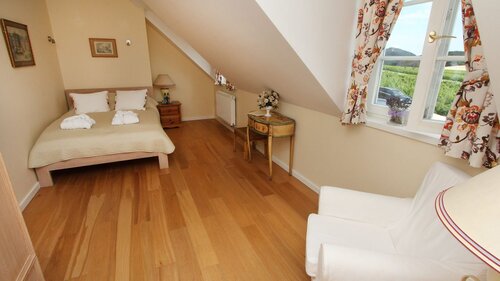 (AA) Außergewöhnlich: Exclusives Weingut &amp; First-Class Hotel oberhalb des Plattensees (4035)