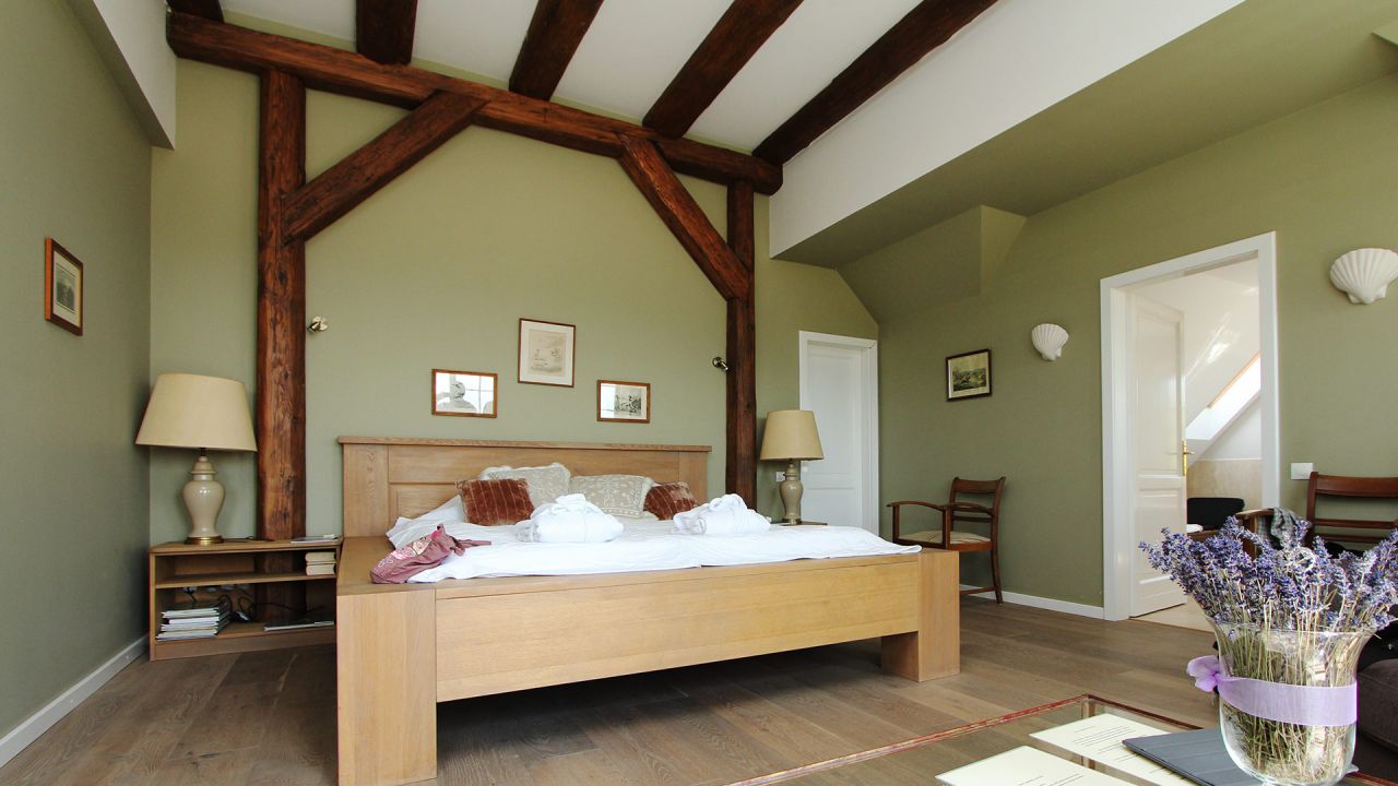 (AA) Außergewöhnlich: Exclusives Weingut &amp; First-Class Hotel oberhalb des Plattensees (4035)