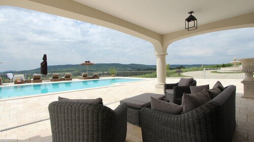 (AA) Außergewöhnlich: Exclusives Weingut &amp; First-Class Hotel oberhalb des Plattensees (4035)