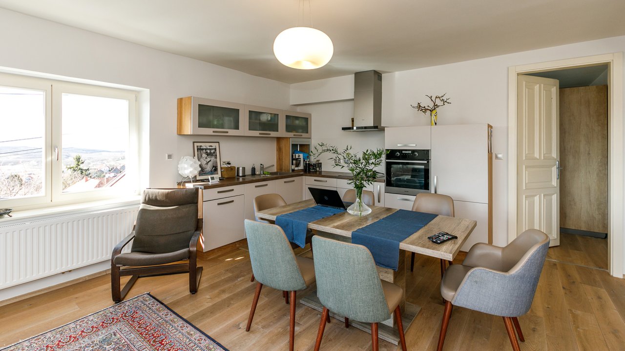 AAA: Wunderschönes Einfamilienhaus mit Panoramablick auf den Plattensee (33417)