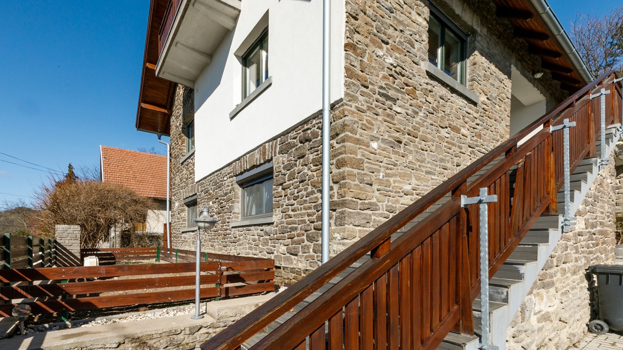 AAA: Wunderschönes Einfamilienhaus mit Panoramablick auf den Plattensee (33417)