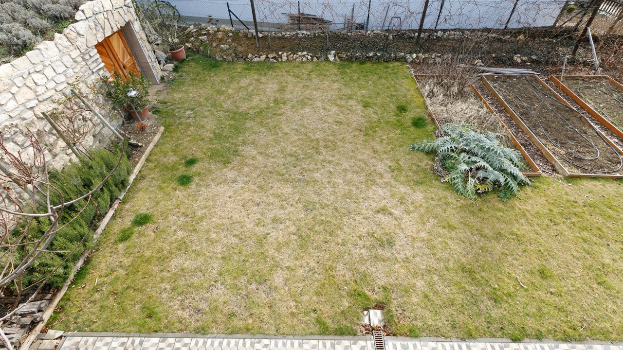 AAA: Wunderschönes Einfamilienhaus mit Panoramablick auf den Plattensee (33417)