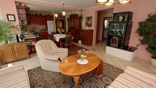 (AAA) Moderner Bungalow umgeben von gepflegtem Garten (11535-2)
