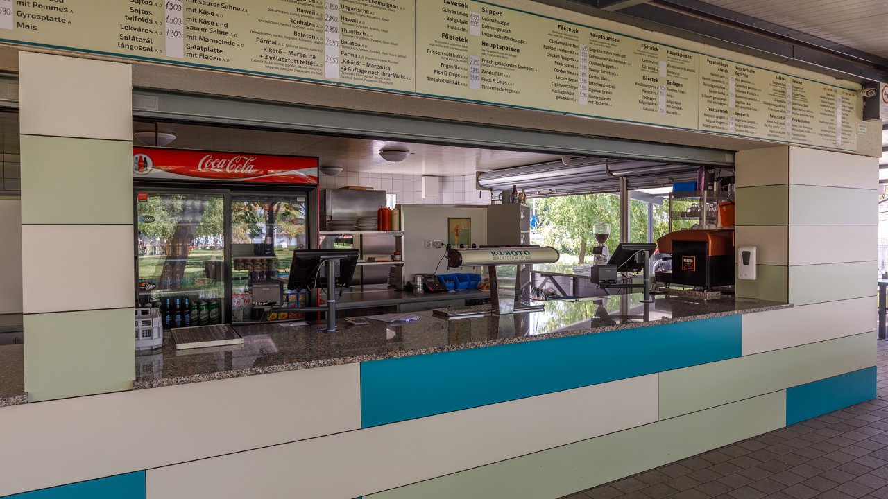 (AAA) Restaurant am Balaton mit Blick auf den See (88122)