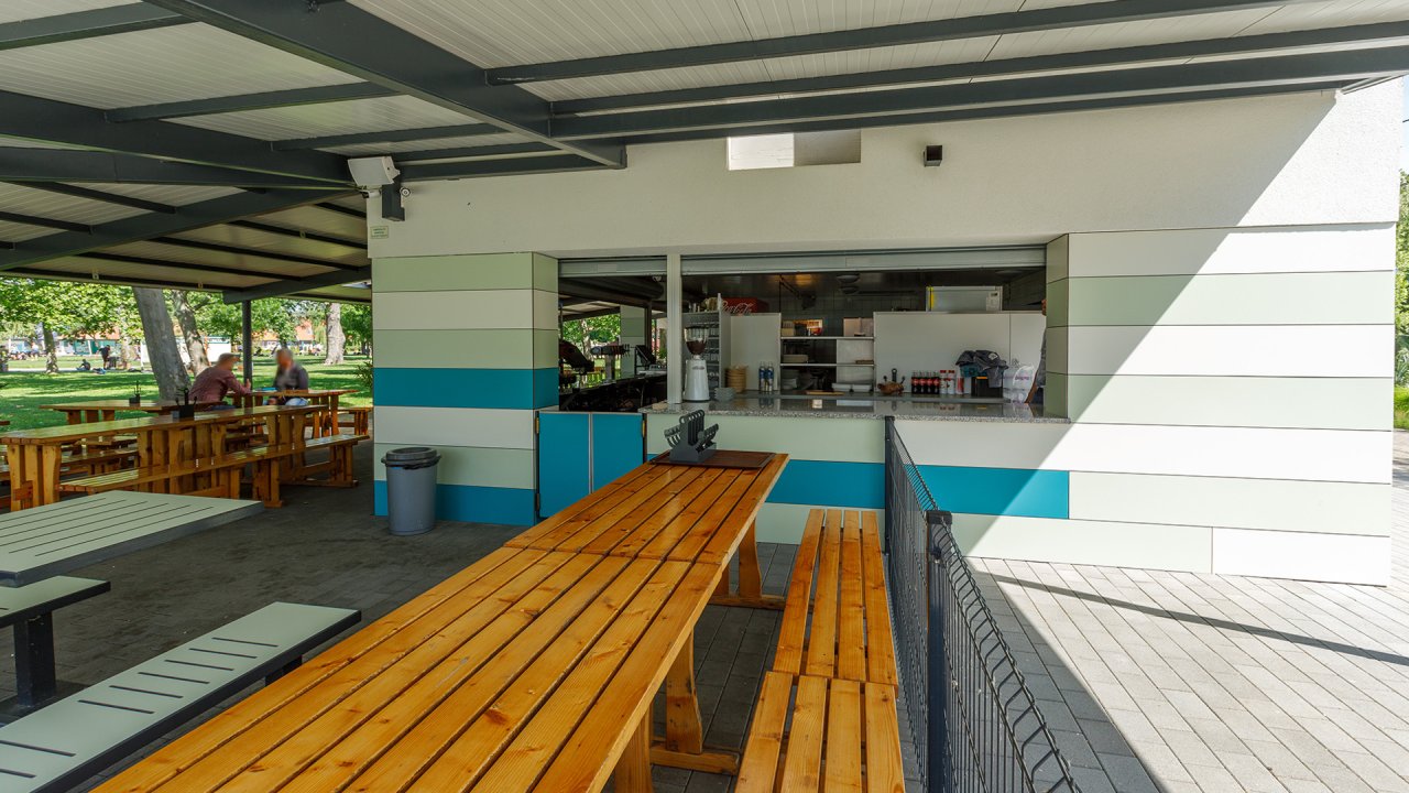 (AAA) Restaurant am Balaton mit Blick auf den See (88122)