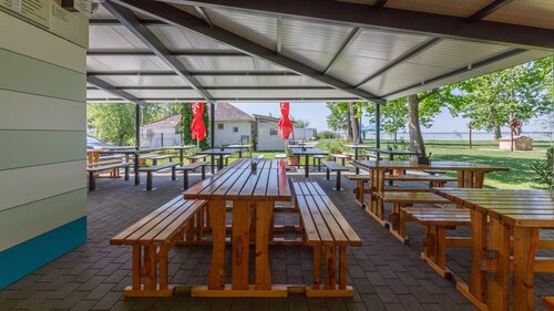 (AAA) Restaurant am Balaton mit Blick auf den See (88122)