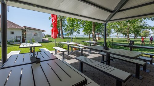 (AAA) Restaurant am Balaton mit Blick auf den See (88122)