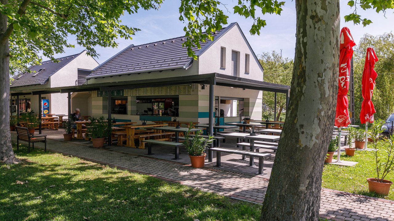 (AAA) Restaurant am Balaton mit Blick auf den See (88122)