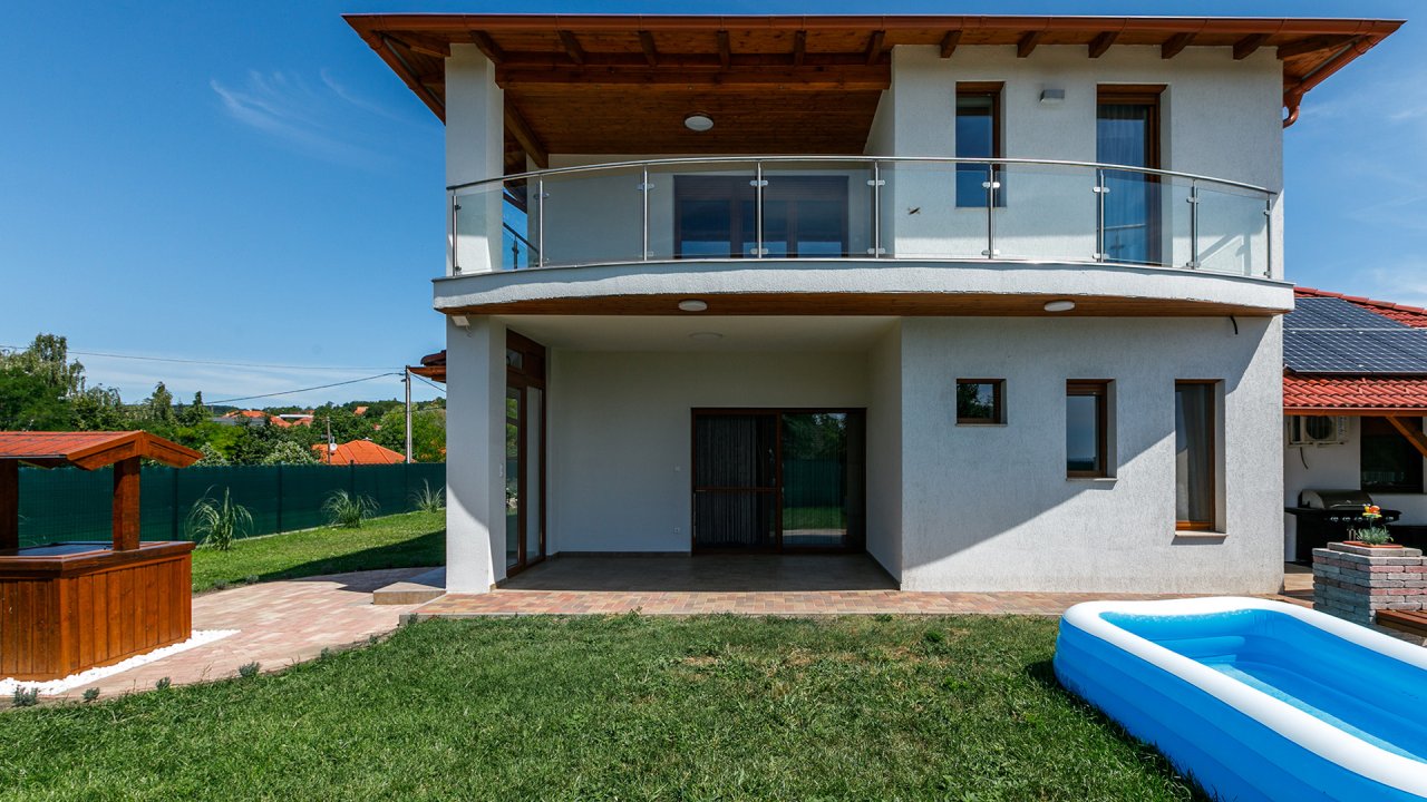 (AAA) geräumiges Wohnhaus mit Blick auf den Plattensee (33468)