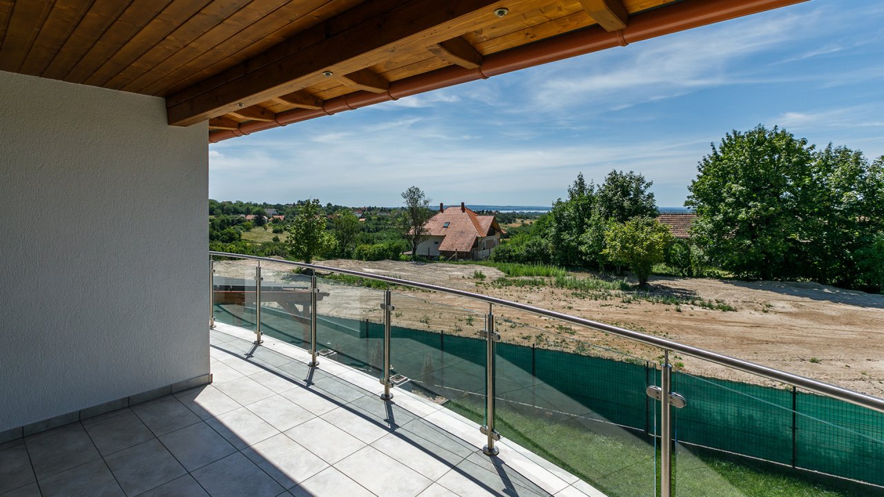 (AAA) geräumiges Wohnhaus mit Blick auf den Plattensee (33468)