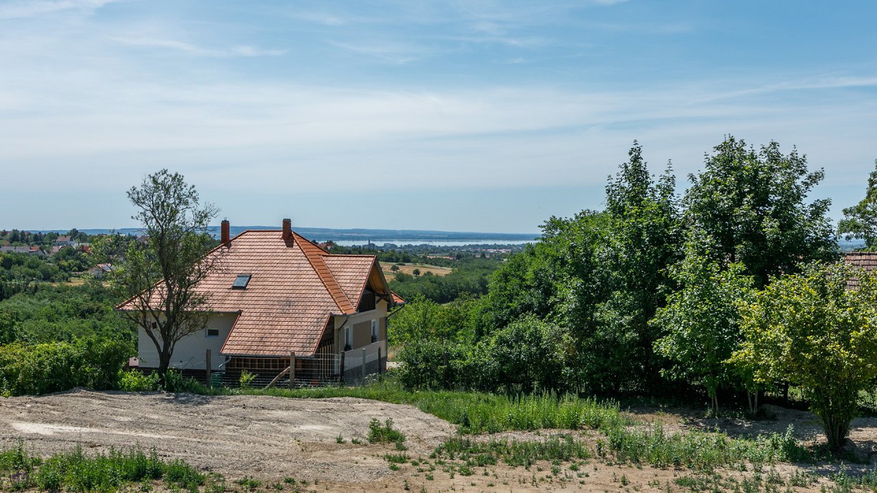 (AAA) geräumiges Wohnhaus mit Blick auf den Plattensee (33468)