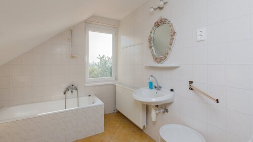 (AAB) Familienhaus mit großem Grundstück in guter Lage bei Héviz (BAC) (33377-3)