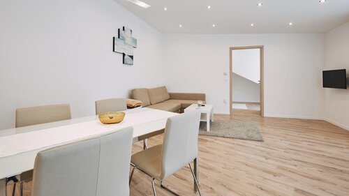 (AAA) Neuwertiges Mehrfamilienhaus mit 5 Eigentumswohnungen (66127)