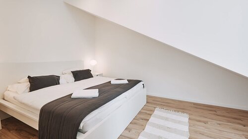 (AAA) Neuwertiges Mehrfamilienhaus mit 5 Eigentumswohnungen (66127)