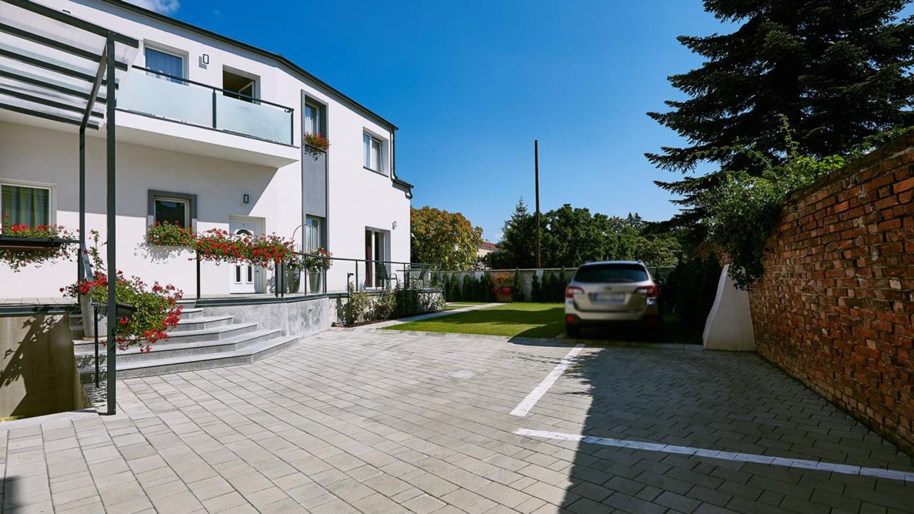 (AAA) Neuwertiges Mehrfamilienhaus mit 5 Eigentumswohnungen