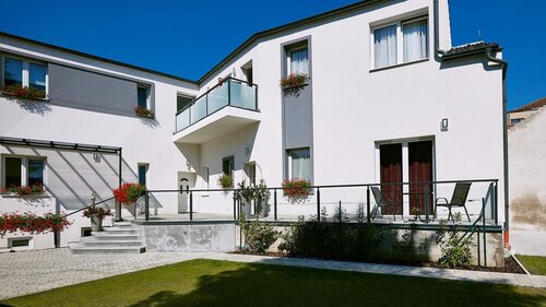(AAA) Neuwertiges Mehrfamilienhaus mit 5 Eigentumswohnungen (66127)