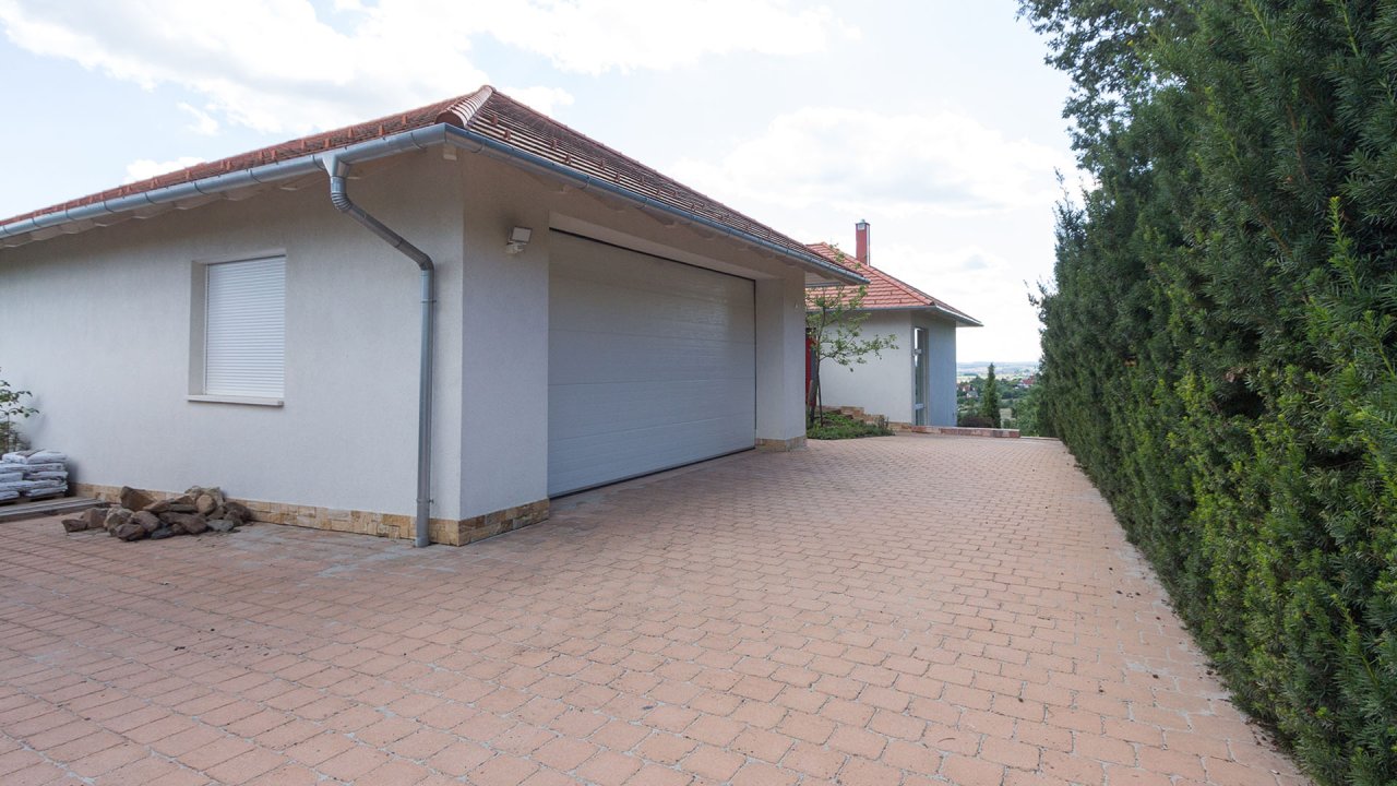 (AAAB) Luxeriöses Anwesen mit Balaton-Panoramablick und großem Pool