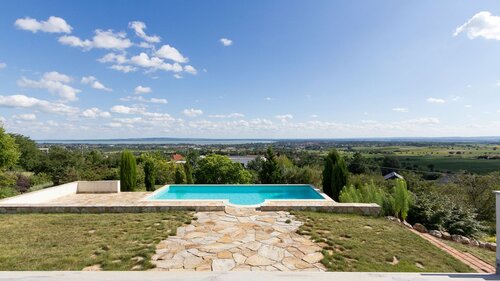 (AAAB) Luxeriöses Anwesen mit Balaton-Panoramablick und großem Pool (33597)