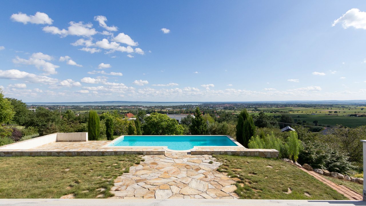 (AAAB) Luxeriöses Anwesen mit Balaton-Panoramablick und großem Pool (33597)