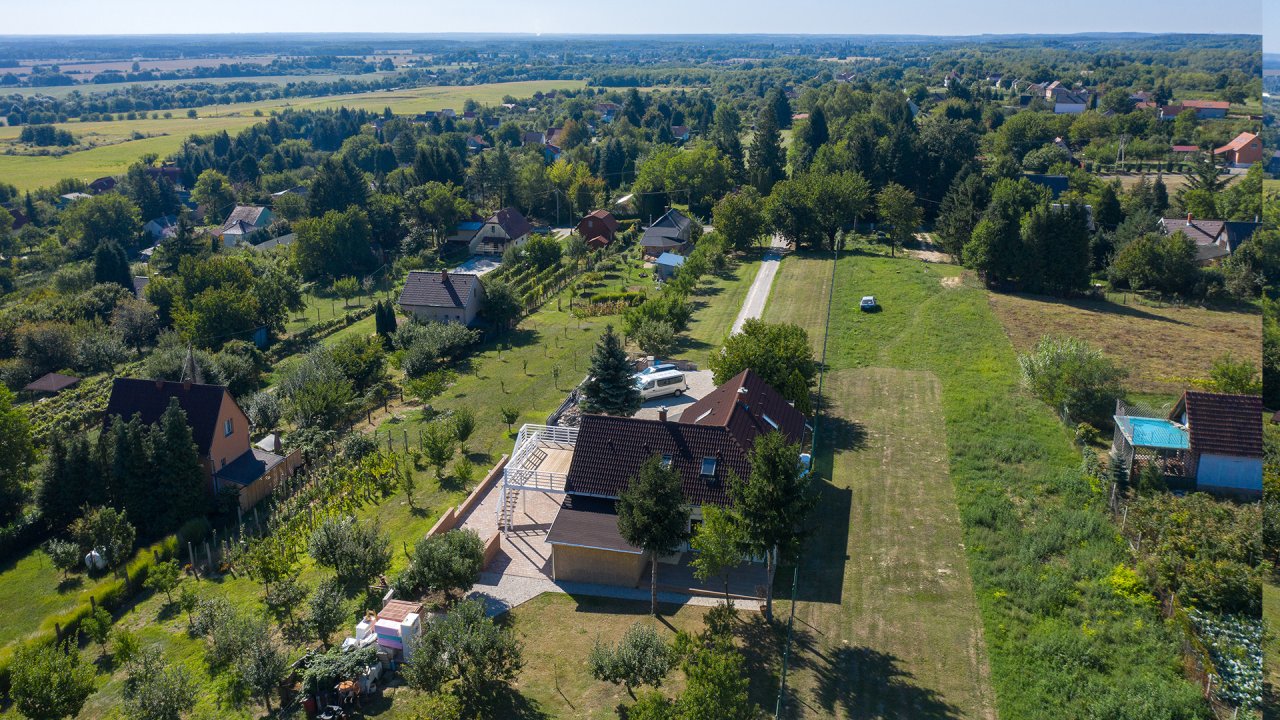 (BAA) Großes Einfamilienhaus mit großem Grundstück und toller Aussicht