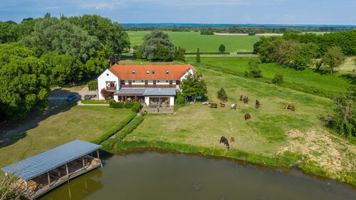 Seminarhotel mit eigenem See in Ungarn (ABA) (4017/3)