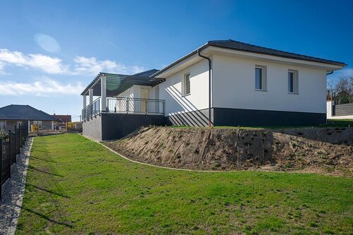(AAA) Landhaus-Bungalow als Neubau-Erstbezug in Ungarn kaufen (CM069)