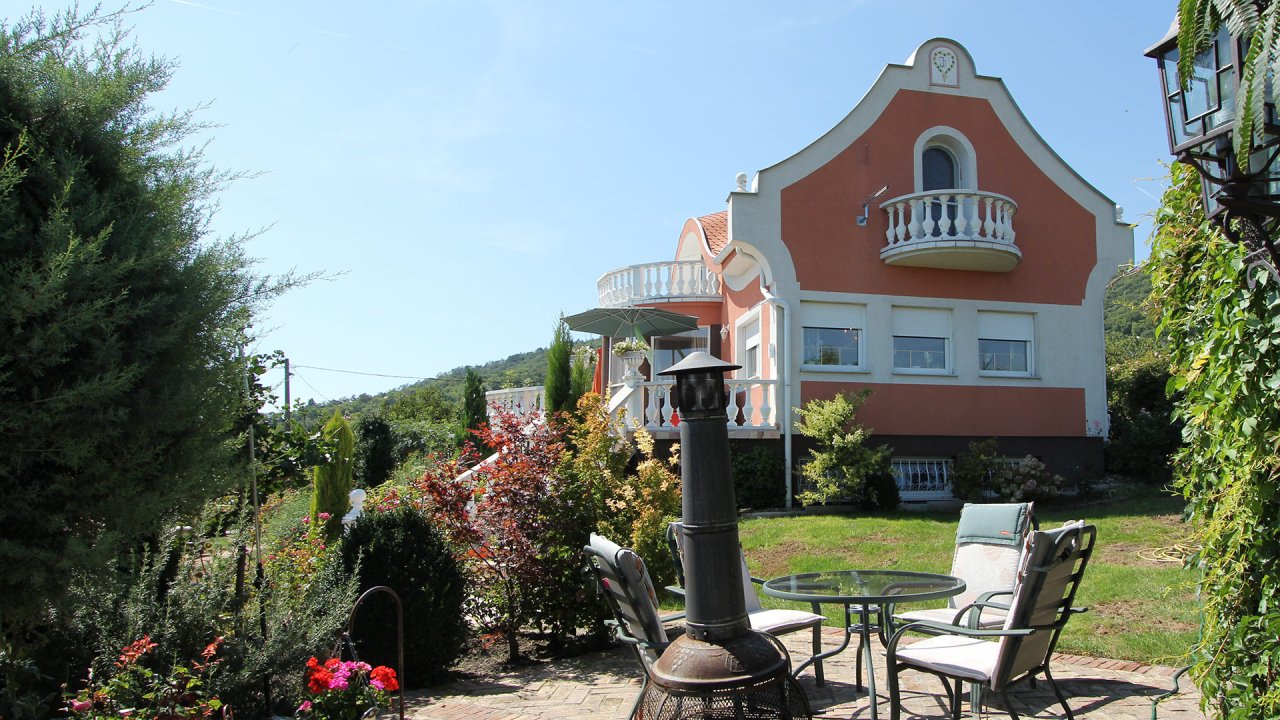 (AAAB) Gemütliche Villa in Ungarn kaufen mit Blick auf den Plattensee (11681-2)
