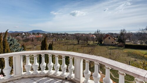 (AAAB) Gemütliche Villa in Ungarn kaufen mit Blick auf den Plattensee (11681-2)
