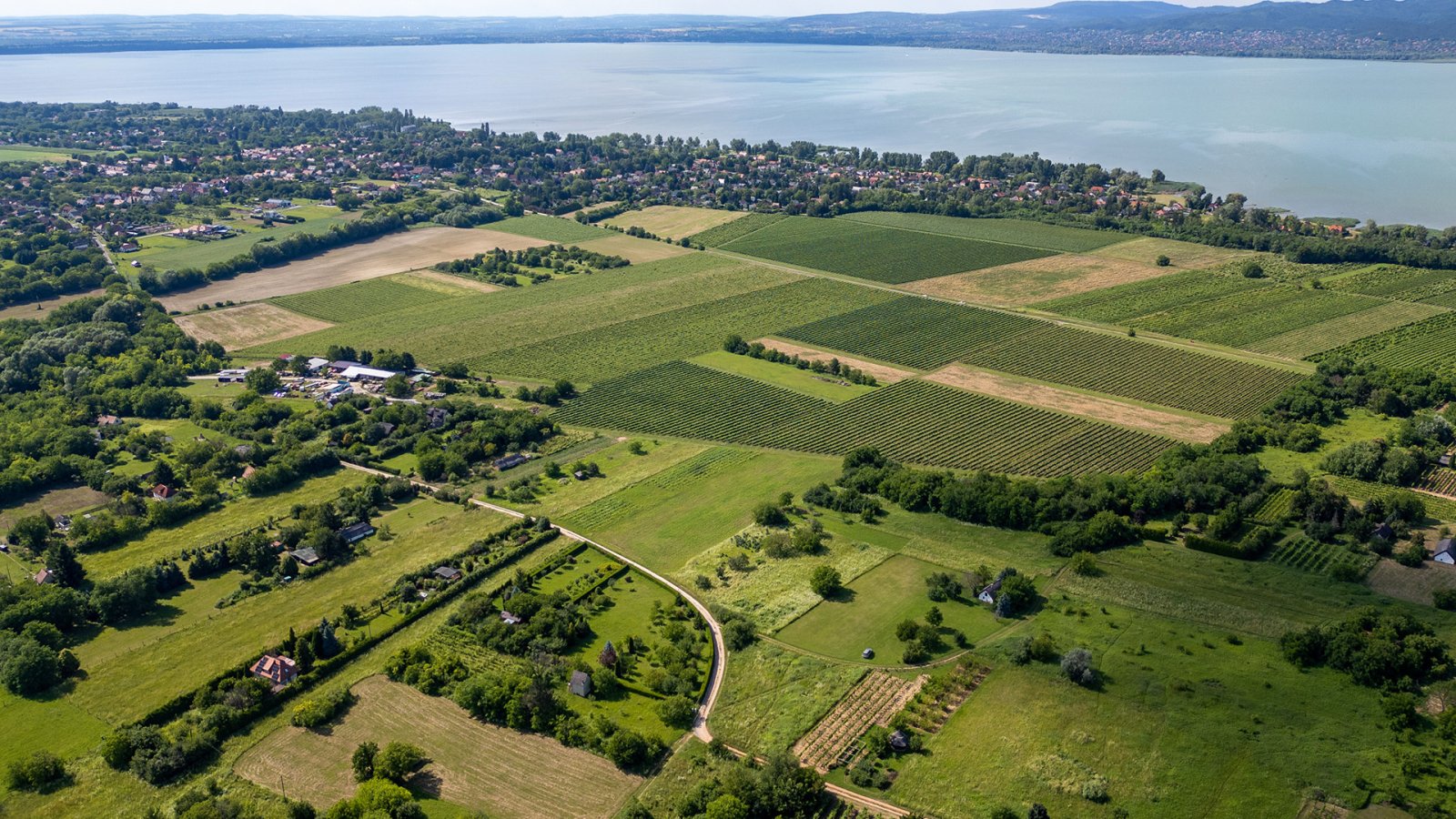 (A-CB) Plot with panoramic views on the southern shore of Lake Balaton