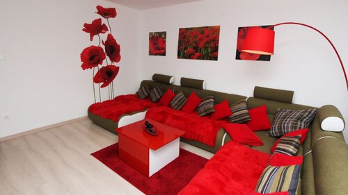 (AA) Großflächige Immobilie mit Wohnung, Geschäftsräumen und Restaurant (11739-3)