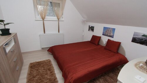 (AA) Großflächige Immobilie mit Wohnung, Geschäftsräumen und Restaurant (11739-3)