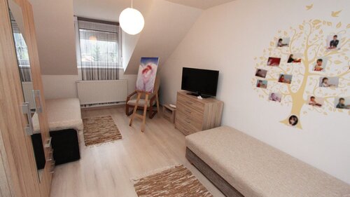 (AA) Großflächige Immobilie mit Wohnung, Geschäftsräumen und Restaurant (11739-3)