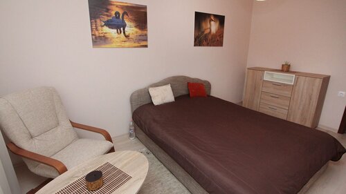 (AA) Großflächige Immobilie mit Wohnung, Geschäftsräumen und Restaurant (11739-3)