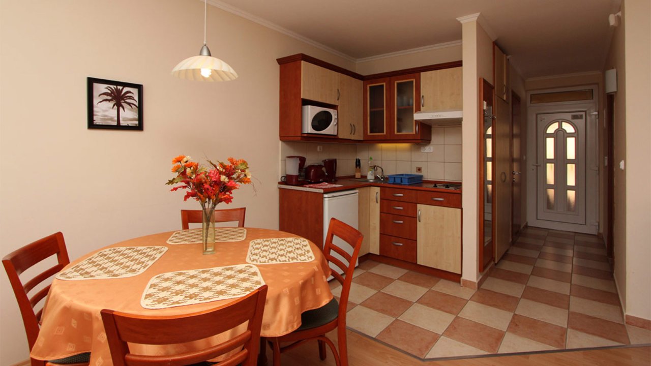 (AAB) Wohnanlage mit 8 komfortablen Appartements im weltbekannten Kurbad Héviz (66071-1)