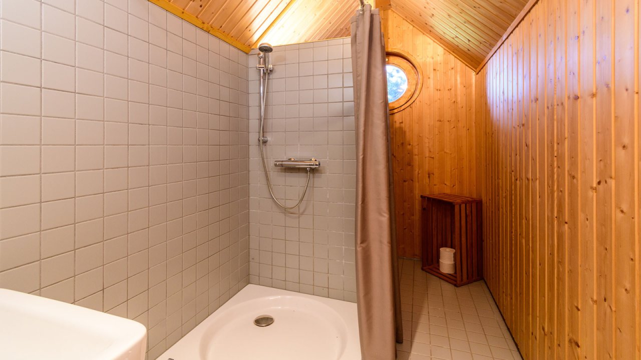 Außergewöhnliches, diskretes Anwesen im traditionellen Stil mit Panormablick und großem Grundstück am Nordufer des Balaton (AAA-33768) (33768)