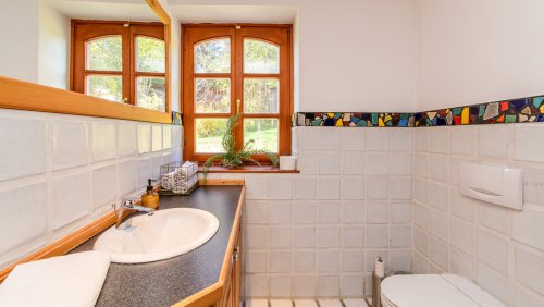 Außergewöhnliches, diskretes Anwesen im traditionellen Stil mit Panormablick und großem Grundstück am Nordufer des Balaton (AAA-33768) (33768)