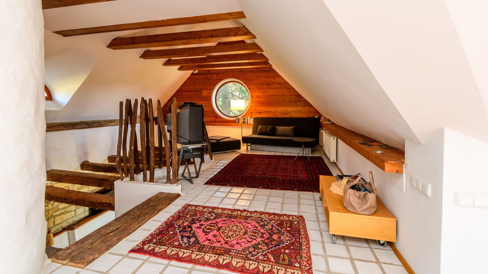 Außergewöhnliches, diskretes Anwesen im traditionellen Stil mit Panormablick und großem Grundstück am Nordufer des Balaton (AAA-33768) (33768)