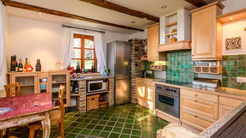 Außergewöhnliches, diskretes Anwesen im traditionellen Stil mit Panormablick und großem Grundstück am Nordufer des Balaton (AAA-33768) (33768)